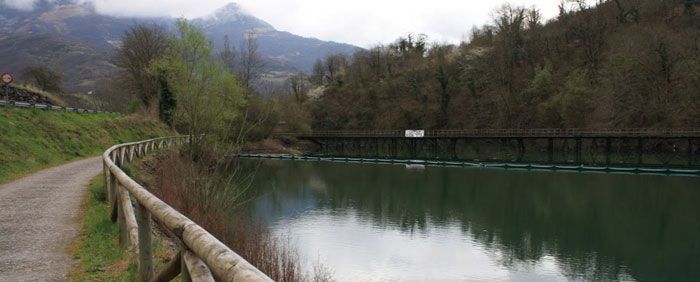 Embalse Valdemurio, paseos en canoas y piraguas en Asturias