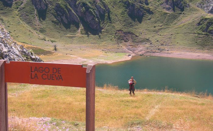 lago-cueva-somiedo
